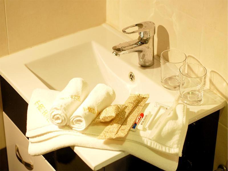 Ernes Hotel Bandar Perda Kampong Permatang Batu ภายนอก รูปภาพ