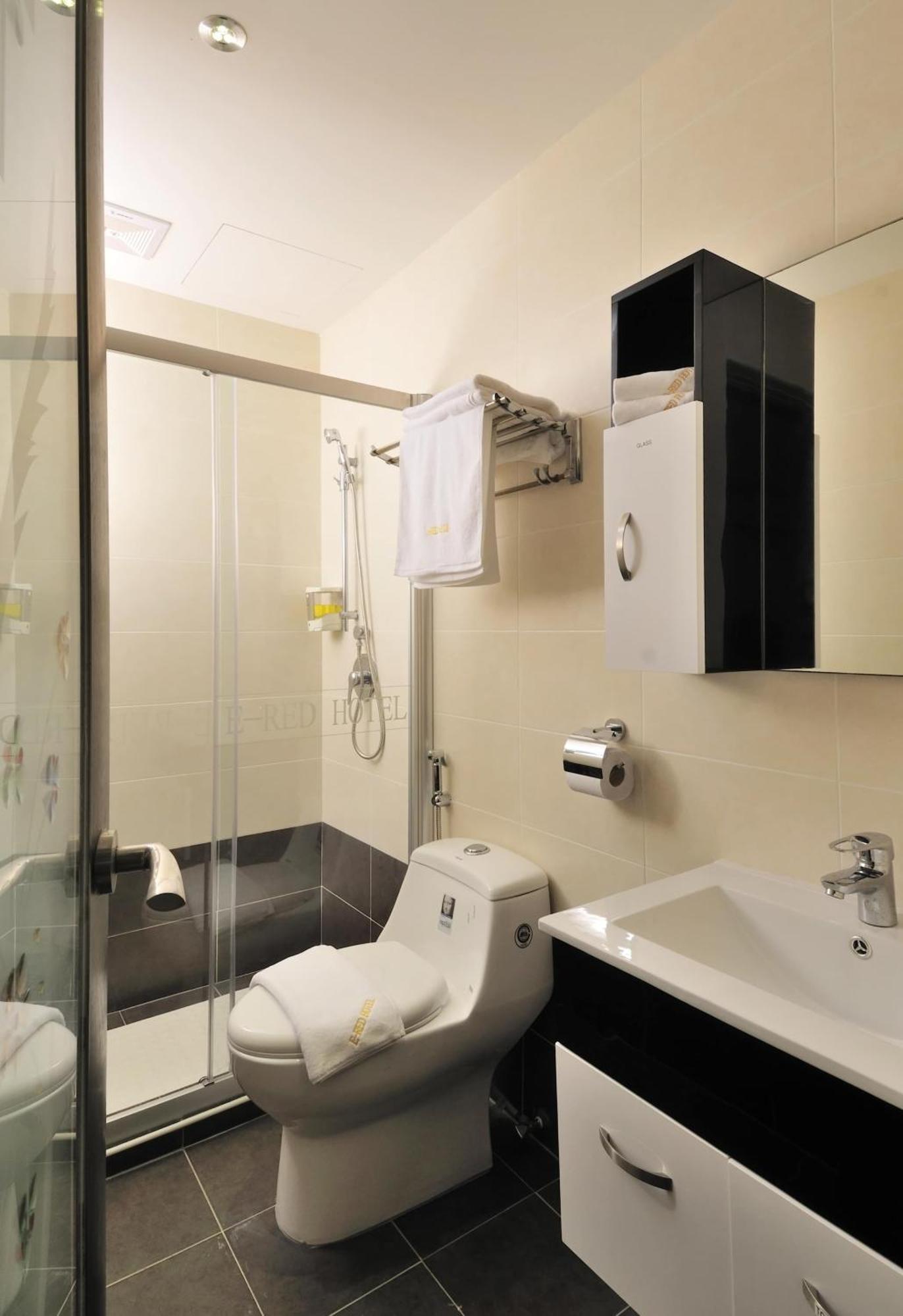 Ernes Hotel Bandar Perda Kampong Permatang Batu ภายนอก รูปภาพ