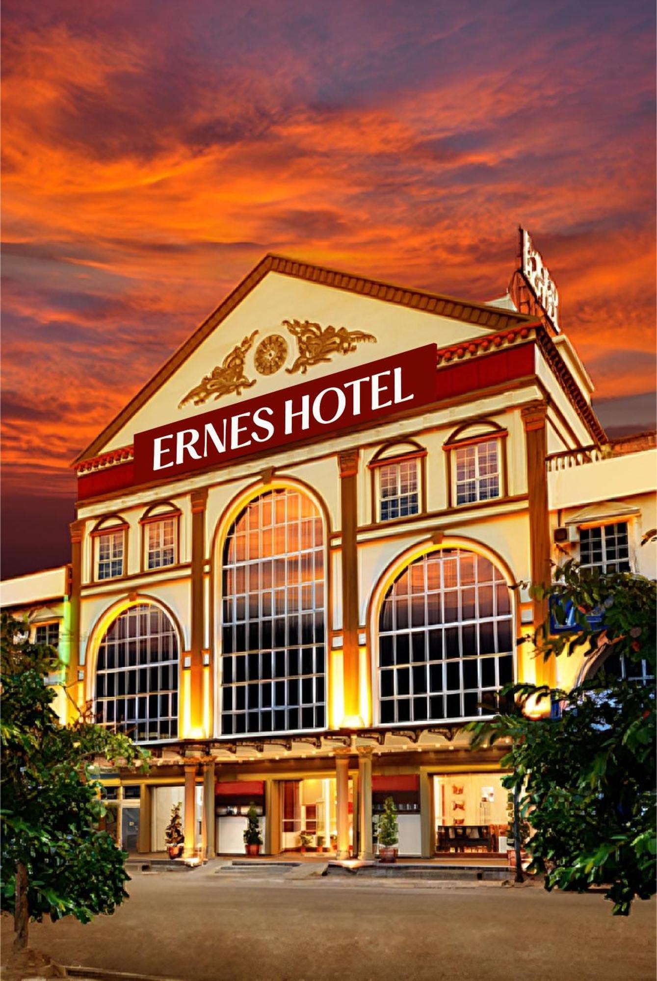 Ernes Hotel Bandar Perda Kampong Permatang Batu ภายนอก รูปภาพ